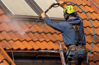 Démoussage et hydrofuge de toiture à Bais
